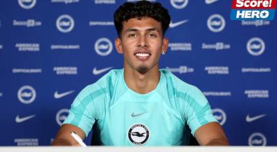 Jeremy Sarmiento firma un nuevo contrato con el Brighton, el 21 de junio de 2023.