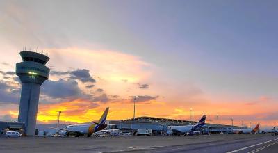 Aviones en el Aeropuerto Internacional Mariscal Sucre, en Quito, en julio de 2022.