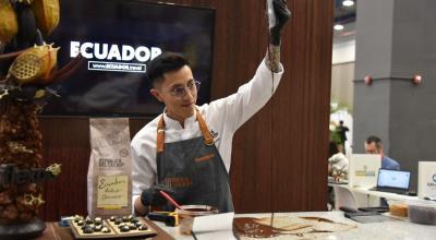 El chocolatero ecuatoriano Steben Gaviño, durante su presentación en Panamá.