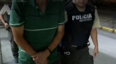 Foto referencial de la Policía Nacional trasladando a un detenido por secuestro, el 25 de junio de 2023.