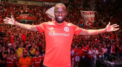 Enner Valencia fue recibido por los hinchas del Inter de Porto Alegre, el 26 de junio de 2023.