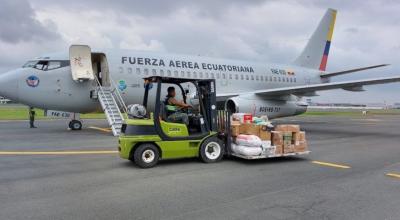 Avión de la FAE que traslada alimentos y medicinas a Galápagos, el 29 de junio de 2023.  