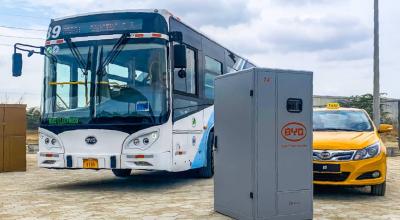 Buses eléctricos de la marca BYD en Guayaquil.