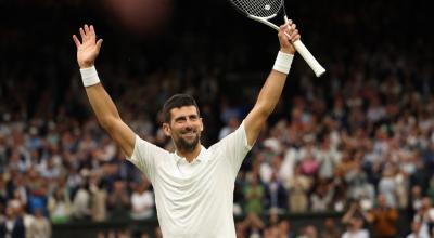 Novak Djokovic festeja su paso a la final de Wimbledon, el 14 de julio de 2023.