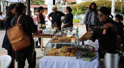 Imagen referencial de una feria de emprendedores en Cuenca, junio de 2023.