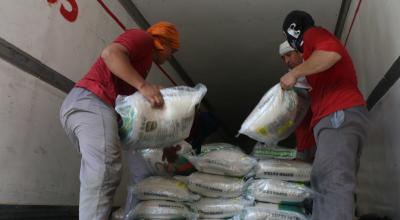 Empaques de arroz de la piladora Lavisa Super Extra, ubicada en la vía Daule, provincia de Guayas. Foto de junio de 2023. 