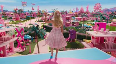 Escena de 'Barbie', protagonizada por Margot Robbie.