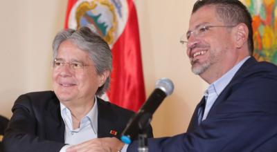 El presidente Guillermo Lasso, junto a su homólogo de Costa Rica, Rodrigo Chaves, en San José, Costa Rica, el 1 de marzo de 2023.