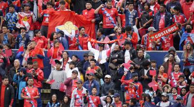 Los hinchas de El Nacional previo al partido ante Liga de Quito, en el estadio Atahualpa, el 19 de marzo de 2023. 