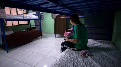 Una migrante permanece en el albergue Casa Mambré, el 30 de julio de 2023, en la Ciudad de México (México). 