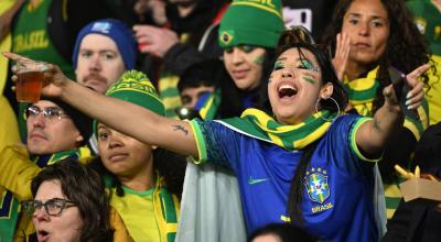 Hinchas de Brasil apoyan a su selección en el Mundial femenino, el 2 de agosto de 2023.