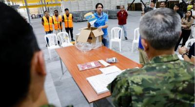 Auditores verificaron la preparación de los paquetes electorales el 4 de agosto de 2023