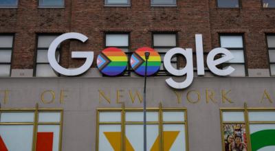 Logo del buscador Google en un edificio de Nueva York, junio de 2022. 