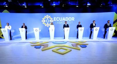 Siete de los ocho candidatos presidenciales participaron en el debate presidencial, en Quito, el 13 de agosto de 2023.