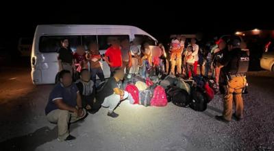 Grupo de migrantes en situación irregular rescatado el Instituto Nacional de Migración, de México.