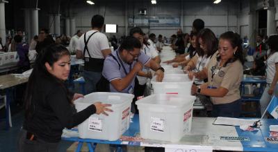 Preparativos de material electoral en Guatemala el 17 de agosto de 2023.