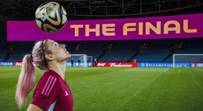 Alexia Putellas, de la selección española, domina una pelota en el estadio de Sídney, donde se jugará la final del Mundial femenino, el 20 de agosto de 2023.