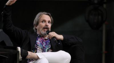 El cantante español Miguel Bosé en la feria del libro de Guadalajara, México, en 2021. 