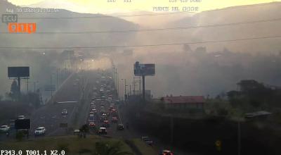 Imagen del humo por el incendio en la zona de El Chiche.