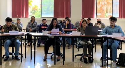 Estudiantes en una aula de la Universidad de Cuenca, en septiembre de 2023.