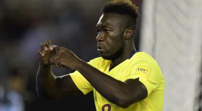 Felipe Caicedo celebra un gol con Ecuador ante Argentina, en Buenos Aires, el 8 de octubre de 2015.