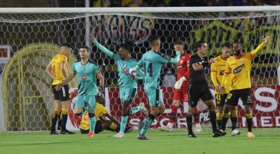 Los jugadores de Cumbayá festejan el gol de Hancel Batalla, ante Barcelona, el 3 de septiembre de 2023. 