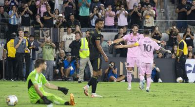 Leonardo Campana celebra con Lionel Messi en el partido del Inter Miami ante Los Angeles FC, el 3 de septiembre de 2023.