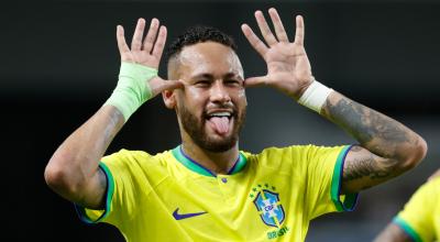 Neymar de Brasil celebra un gol en el partido ante Bolivia por la Fecha 1 de las Eliminatorias Sudamericanas.
