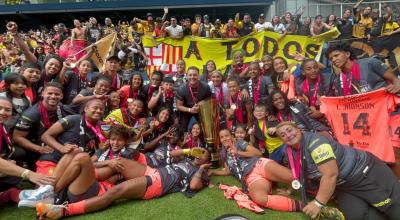 Las jugadoras de Barcelona celebran el título de la Superliga Femenina, el 10 de septiembre de 2023.