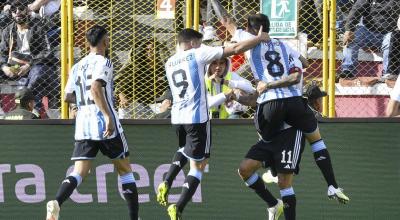 Los jugadores de Argentina festejan un gol ante Bolivia en La Paz, el 12 de septiembre de 2023.