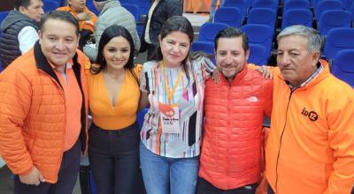 Analía Ledesma (centro) en una reunión junto a Yeseña Guamaní y Rodrigo Fajardo.