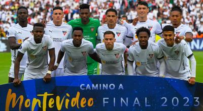 Los jugadores de Liga de Quito posan previo al partido de ida de los cuartos de final de la Copa Sudamericana ante Sao Paulo, el 24 de agosto de 2023.
