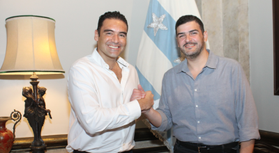 El alcalde de Samborondón, Juan José Yúnez (Izq.), visitó a su homólogo de Guayaquil, Aquiles Alvarez, para coordinar temas de seguridad y transporte. 