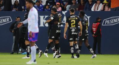 Los jugadores de Independinete del Valle festejan un gol ante Emelec, el 30 de septiembre de 2023.