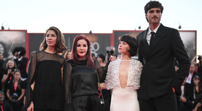 Sofia Coppola, Priscilla Presley, Cailee Spaeny y Jacob Elordi en la alfombra roja del Festival de Venecia 2023. 