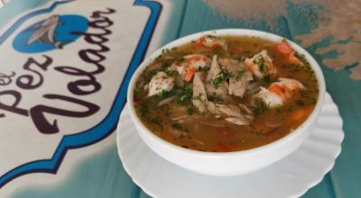 Encebollado mixto de El Pez Volador, el mejor sitio para comer encebollado en el país, según el portal internacional Taste Atlas. 