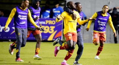 Los jugadores de Aucas festejan uno de los goles en la victoria ante Barcelona, el 7 de octubre de 2023. 