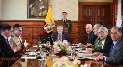 El presidente Guillermo Lasso dirige la reunión del Gabinete de Seguridad que se reúne este 10 de octubre de 2023 en el Palacio de Carondelet.