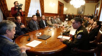 El presidente Guillermo Lasso dirige una reunión del Gabinete de Seguridad, el 7 de octubre de 2023, en Quito.