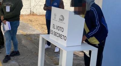 Internos de la cárcel de Cañar votaron en la segunda vuelta presidencial, el 12 de octubre de 2023.