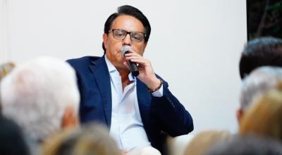 Fernando Villavicencio, candidato a la Presidencia, en una reunión con empresarios, en Quito, el 26 de julio de 2023. 