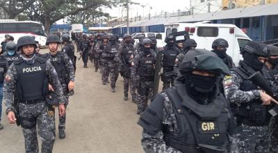 Grupos tácticos de la Policía Nacional en una intervención en la Penitenciaría del Litoral, el 22 de septiembre de 2022.