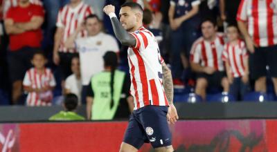 Antonio Sanabria festeja su gol en el partido de Paraguay ante Bolivia por Eliminatorias, el 17 de octubre de 2023.