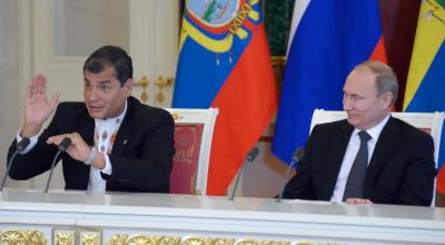 Foto de archivo de la visita del expresidente Rafael Correa a Rusia, junto al mandatario de ese país, Vladímir Putin, el 29 de octubre de 2013.