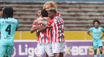 Los jugadores de Técnico Universitario festejan un gol ante Cumbayá, por la Fecha 10 de LigaPro, el sábado 21 de octubre de 2023.