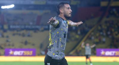 Francisco Fydriszewski celebra su gol con Barcelona en el partido ante Libertad, por la Fecha 10 de la LigaPro, el 21 de octubre de 2023.