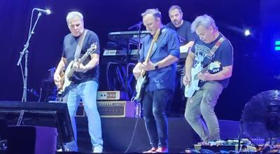 Integrantes de Hombres G, durante su concierto en Quito.