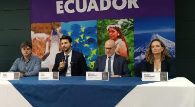 Ministro de Turismo, Niels Olsen, junto a representantes de Future McCann, la investigadora Ipsos y el sector turístico, en la presentación de las propuestas de marca país, el 19 de octubre de 2023. 