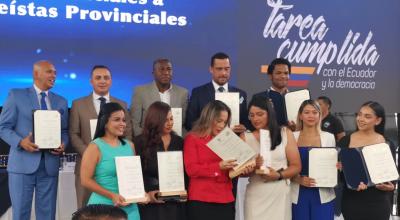 Bloque de asambleístas provinciales de Guayas y alternos de la Revolución Ciudadana, que recibieron credenciales oficiales este miércoles 25 de octubre de 2023 en Guayaquil. 