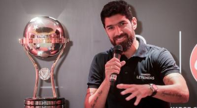 Sebastián Abreu, durante la presentación del trofeo de la Copa Sudamericana, en Montevideo (Uruguay).